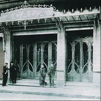 El Teatro Maipo, "la catedral de la revista porteña", cumple 100 años con su "nuevo" nombre