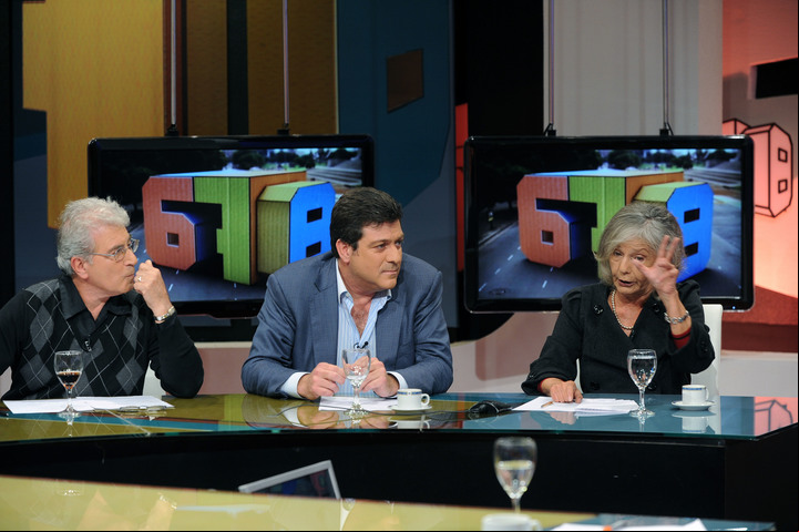 Buenos aires 24 de mayo 2011. el programa de TV 678 y sus invitados Beatriz Sarlo, Gabriel Mariotto y el periodista Orlando Barone FOTO: ROLANDO ANDRADE STRACUZZ / Archivo Clarín.