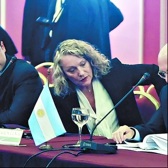 Heyn: una prenda femenina refuerza la pista del juego erótico