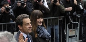Carla Bruni reaparece y habla de Sarkozy, de la prensa y de su "sucesora" Valerie