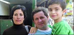 “Vivimos lejos, pero viajamos como sea”