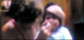 Enojo en las redes sociales por un video de maltrato a una beba