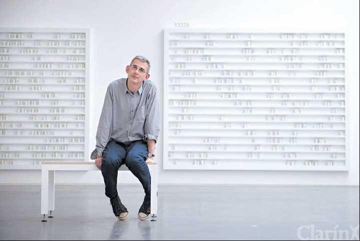Edmund de Waal es un artista conocido por "La liebre con ojos de ámbar", su complicada historia familiar.