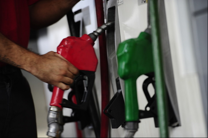 Con este truco, podés hacer rendir más el combustible de tu vehículo. Foto: Juano Tesone - Clarín.