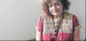 Mujer y cuerpo bajo control