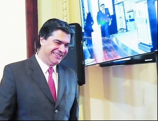 Capitanich cruzó otra vez a Berni y dijo que no habrá cambios en la política migratoria