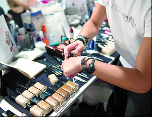 Negocios de cosméticos: cómo emprender a través de la venta de productos de belleza