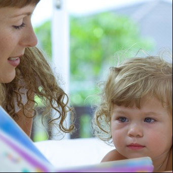 Leer con el bebé: sus primeros pasos en la lectura 
