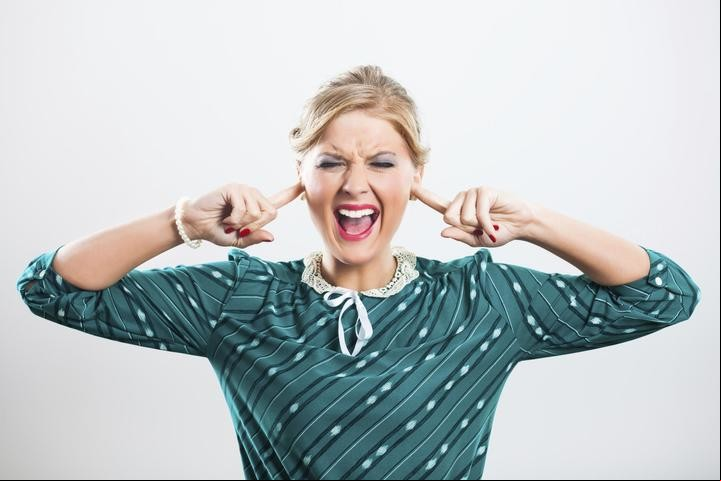 Los oídos tapados pueden generar molestias y reducción de la audición. Foto: Thinkstockphotos