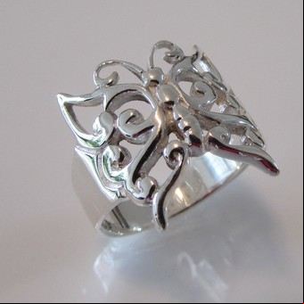 ¿Por qué es bueno tener joyas de plata en el cuerpo?