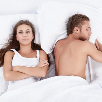 ¿Por qué los hombres se duermen después del sexo?