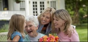 Día de la Abuela: 5 propuestas en la Web para compartir con ella
