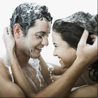 Las mejores posiciones para tener sexo en la ducha