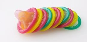 Reparten preservativos para prevenir contagios y embarazos no deseados