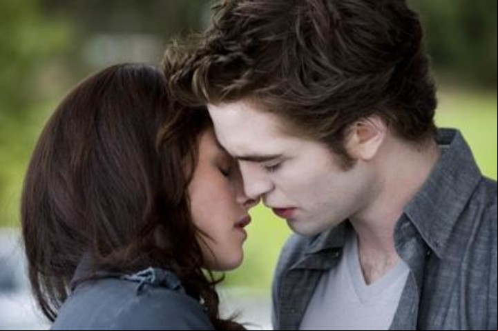 Kristen Stewart y Robert Pattinson, los protagonistas de Crepúsculo. (Foto: E! Entertainment Television)