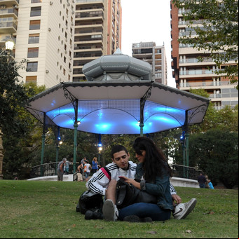 GPS Barrancas de Belgrano: un libro abierto entre los árboles