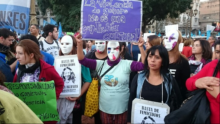 CLAIMA20150604_0066 Basta de Femicidios. Marcha contra la violencia contra las mujeres con el lema "Ni una menos" en la plaza del Congreso. (Cecilia Profetico)
