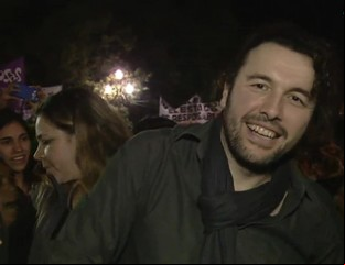Ergün Demir estuvo presente en la marcha contra la violencia de género