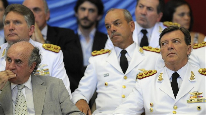 El general César Milani (derecha) y el actual senador K Oscar Parrilli.