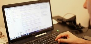Las mujeres escriben mails más largos que los hombres