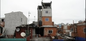 El edificio más alto de la villa ya tiene siete pisos y no se detiene