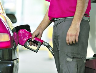 El truco de un mecánico experto para reducir el consumo de nafta sin modificaciones costosas en el auto