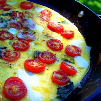 Omelette relleno con mozzarella