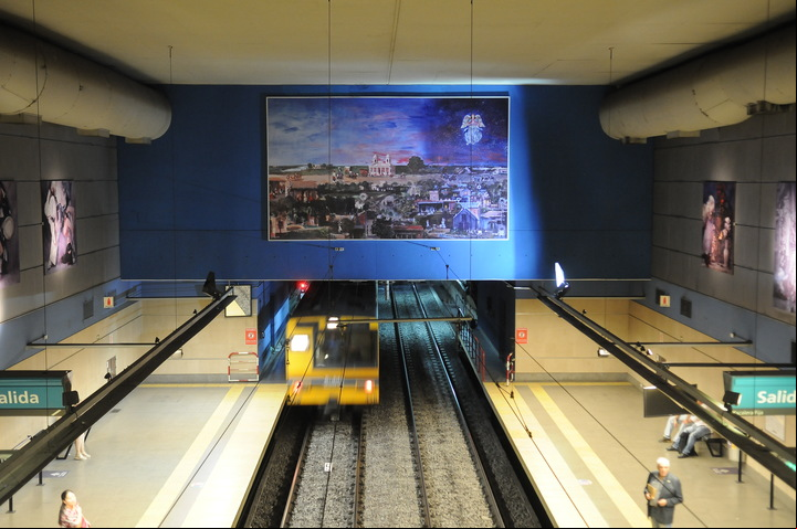 Arte bajo tierra. Una mega obra del pintor Guillermo Roux en la estación San José de Flores de la línea A de subtes. / Emiliana Miguelez