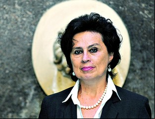 Personajes que confiesan crímenes al oído del lector