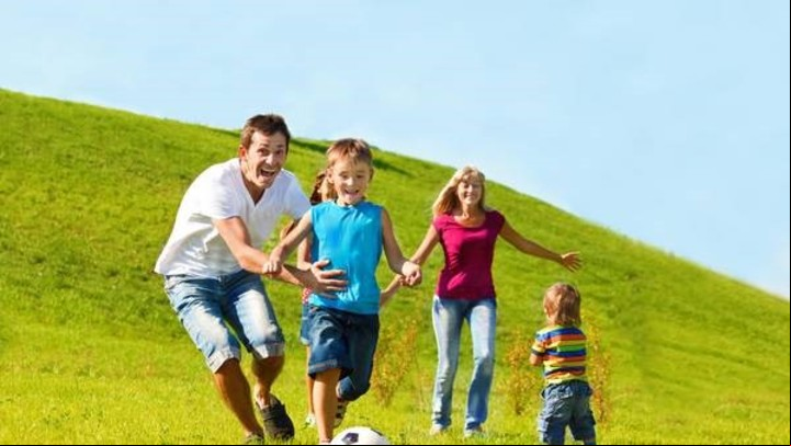 Ejercítate con tus hijos. Foto: Thinkstockphotos