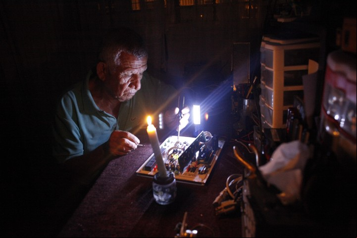 Ante el daño de artefactos por cortes de luz, se recomienda tener presupuestos o facturas de reparaciones. Foto: EFE.