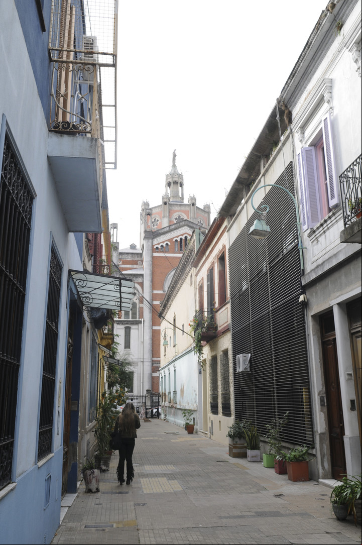 Pasaje San Carlos. Un antiguo remanso en la vorágine urbana. Está en Quintino Bocayuva 151. / Néstor García