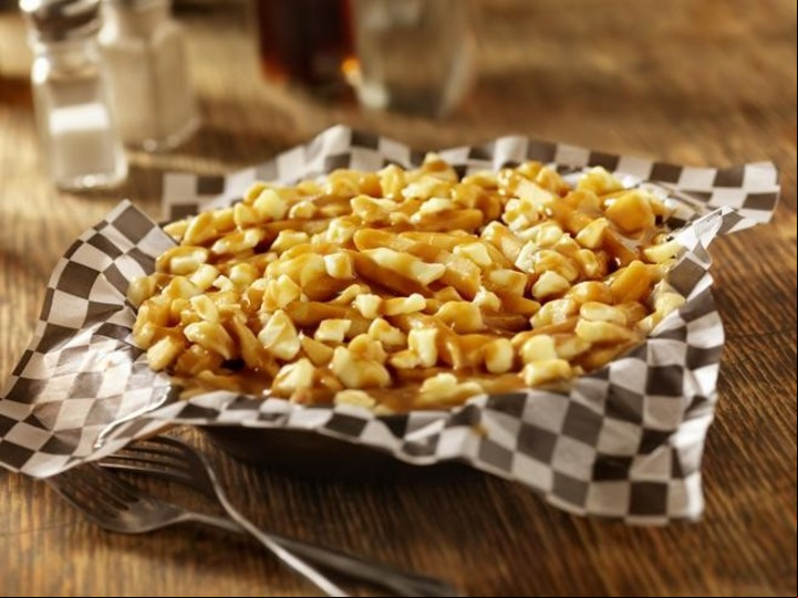 'Poutine', un plato a base de papas fritas típico de Montreal (Getty Images).