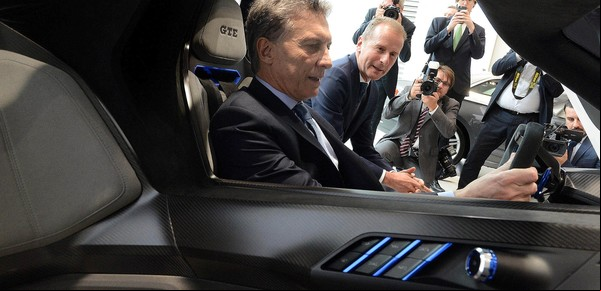 El gobierno bajó los impuestos de importación para autos ecológicos