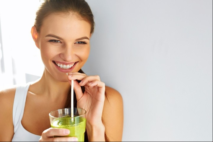 Los beneficios del jugo verde para la salud. Foto: Istock