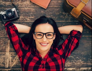 ¿Viajarás sola pero antes quieres conocer a alguien? Checa estos consejos