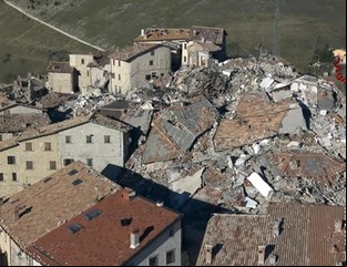 Pueblos fantasmas y "daños impresionantes" tras el terremoto en Italia