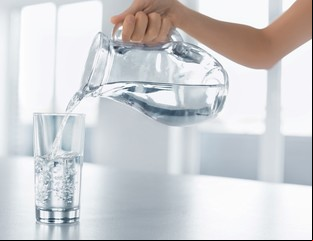 Cuántos vasos de agua debe tomar una persona con hipertensión arterial
