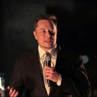 Para Elon Musk, los humanos pasarán a ser cyborgs o irrelevantes