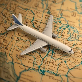¿Por qué es más caro un vuelo de ida que uno de ida y vuelta?