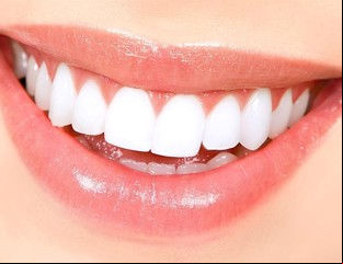 Cómo blanquear los dientes con métodos caseros