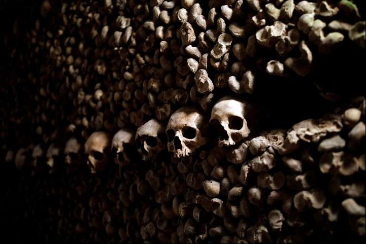 Quienes se dedicaban a explorar las catacumbas clandestinamente eran llamados "cataphiles". Foto REUTERS/Benoit Tessier