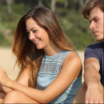 ¿En verdad tu pareja te oculta algo en redes sociales?
