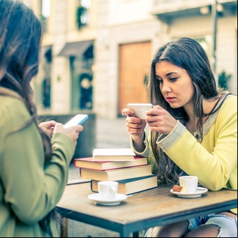 Yo stalkeo, tú stalkeas... ¿curiosidad o masoquismo?