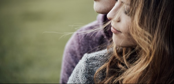 Hábitos simples que aseguran el éxito a largo plazo en el matrimonio, según los expertos