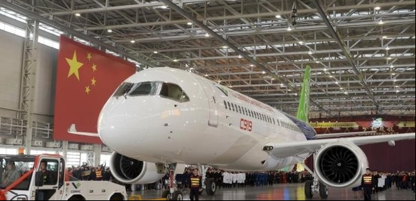 Cuenta regresiva para que China ponga en el aire su esperado avión de pasajeros