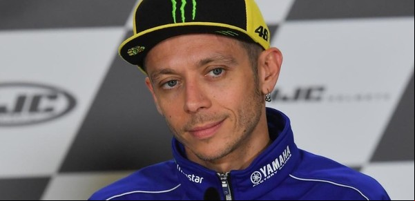 Valentino Rossi se recupera en Italia tras el accidente