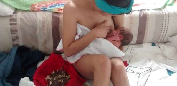 Parto lotus, un nacimiento que mantiene al bebé unido a la placenta durante varios días