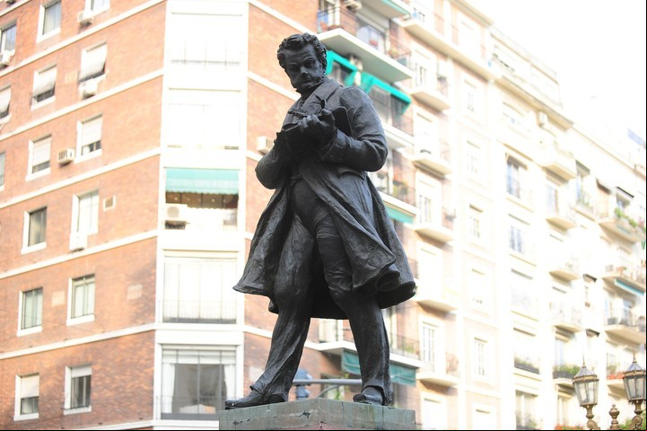 La Plazoleta Blas Parera, en Recoleta, homenajea al autor de la música del Himno Nacional (Foto: Germán García Adrasti).