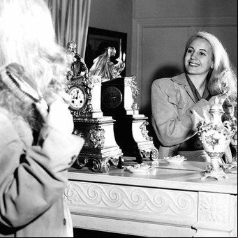Eva Perón compartía el amor por este perfume con Winston Churchill: cuál es y qué notas tiene